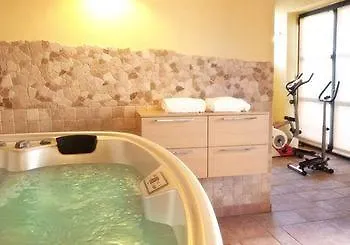 Couette-café Aia Mattonata Relais 3*